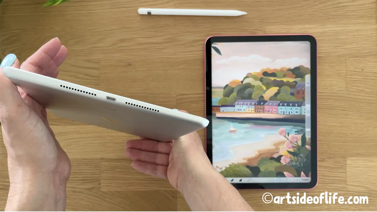 Photo: iPad 9 charges through the lightning connector - ©Art Side of Life